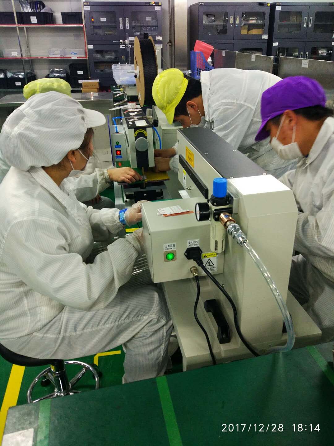 光伏概念震荡上扬竞价项目落地推动国内需求步入旺季割板机厂家分享
